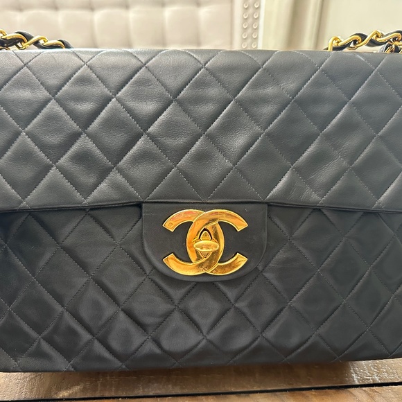 Vintage Chanel Maxi Single Flap - Picture 3 of 16